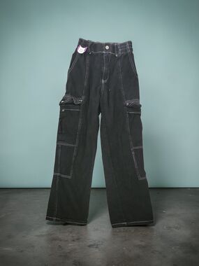 Black Wide-Leg Cargo Pants with Contrast Stitching